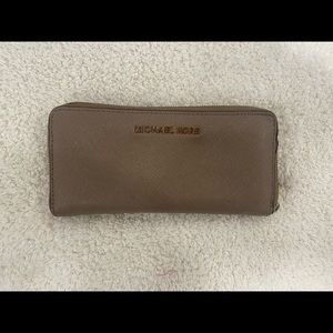 Michael Kors Bedford 3/4 Zip Wallet